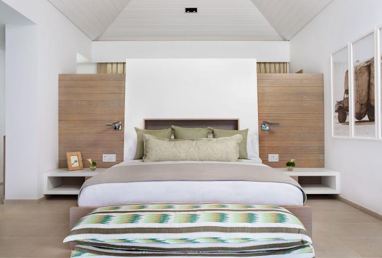 Tci024 – Luxurious beachfront villa in Turks and Caicos