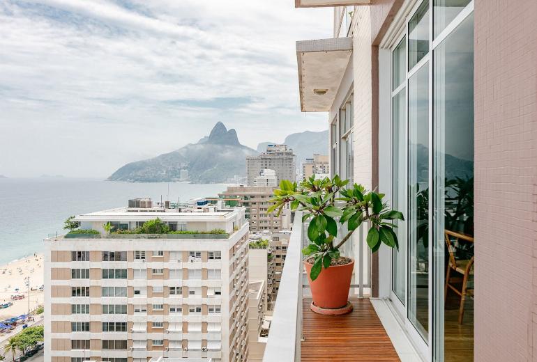Rio089 - Triplex penthouse overlooking the sea in Ipanema
