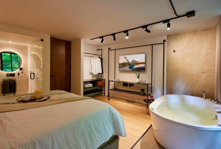 Med021 - Moderno apartamento de tres cuartos en el Parque Lleras