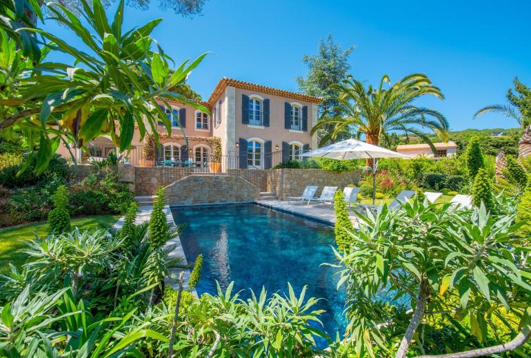 Azu024 - Espectacular villa con piscina en la Riviera francesa