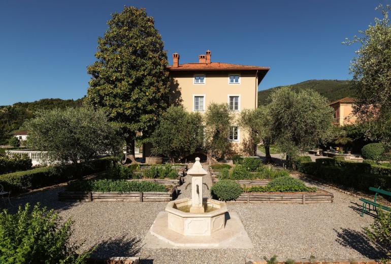 Tus022 - A beautiful 18th-century villa next to Lucca