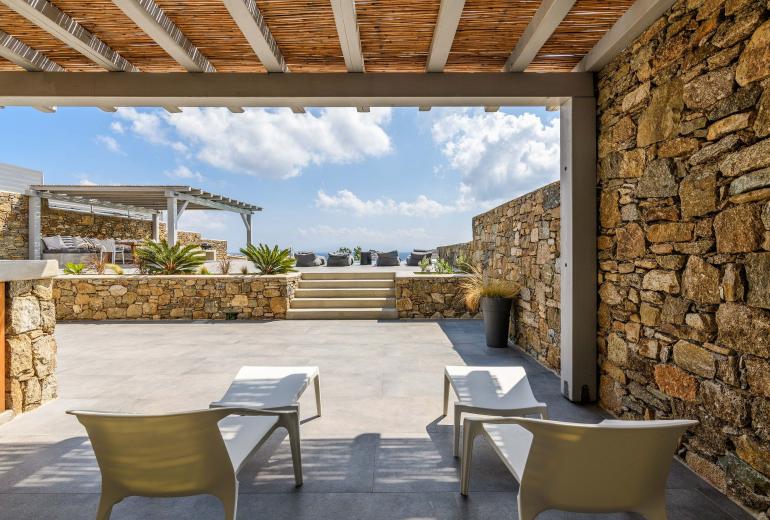 Cyc004 - Una villa de verano en la playa de Kalafatis