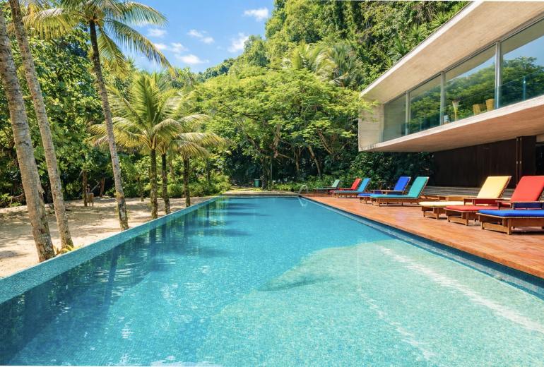 Pty008 - Luxury beachfront villa in Paraty