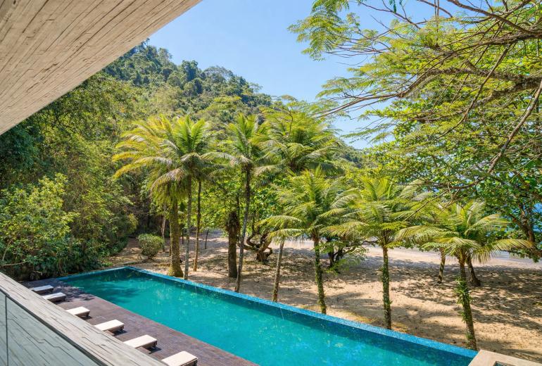 Pty008 - Luxury beachfront villa in Paraty