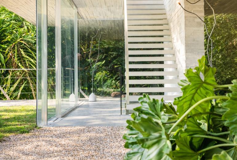 Pty008 - Luxury beachfront villa in Paraty