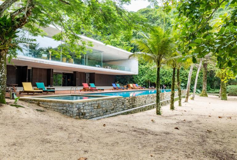 Pty008 - Luxury beachfront villa in Paraty