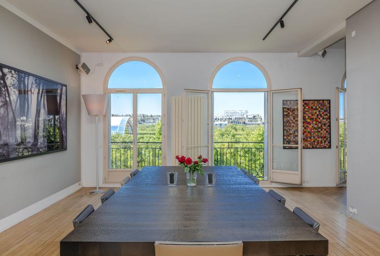 Par013 - 4 bedroom apartment on Champs de Mars
