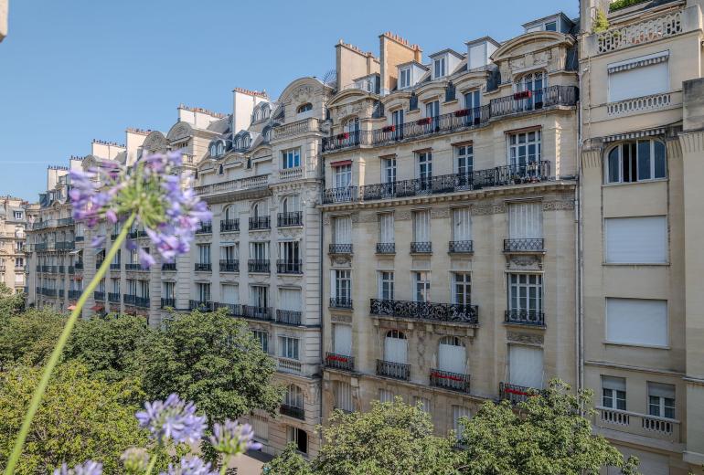 Par013 - 4 bedroom apartment on Champs de Mars