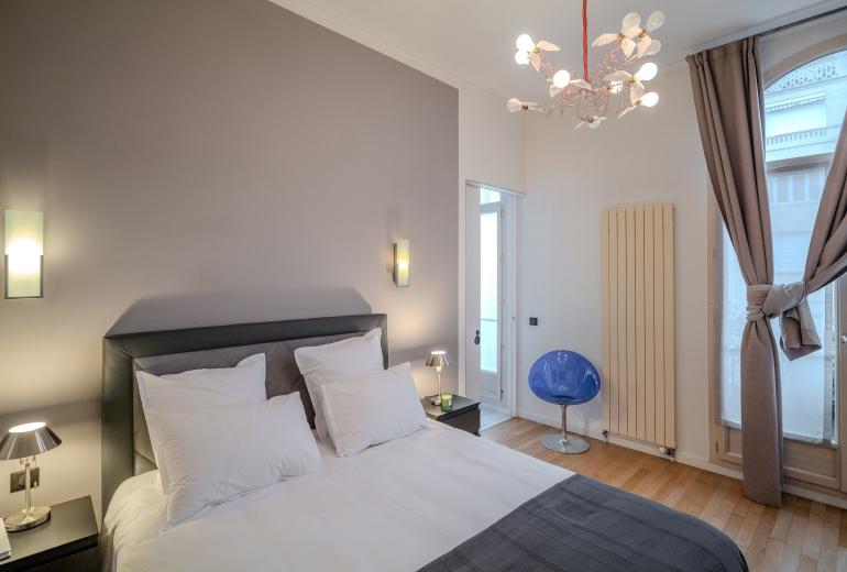 Par013 - 4 bedroom apartment on Champs de Mars