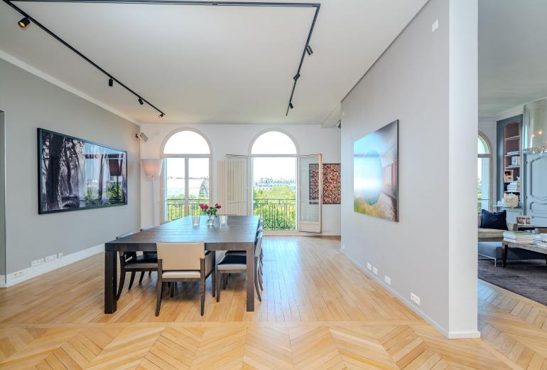 Par013 - 4 bedroom apartment on Champs de Mars