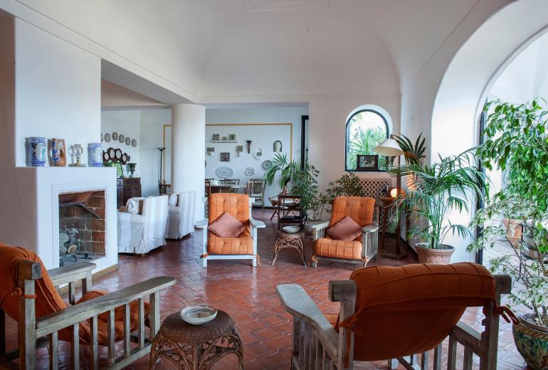 Cam005 - An exceptional villa on Capri Island