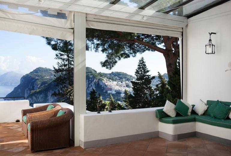 Cam005 - An exceptional villa on Capri Island