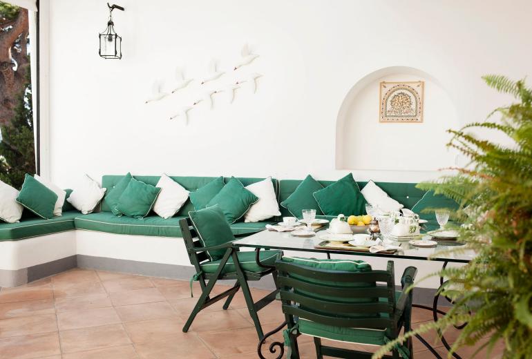 Cam005 - An exceptional villa on Capri Island