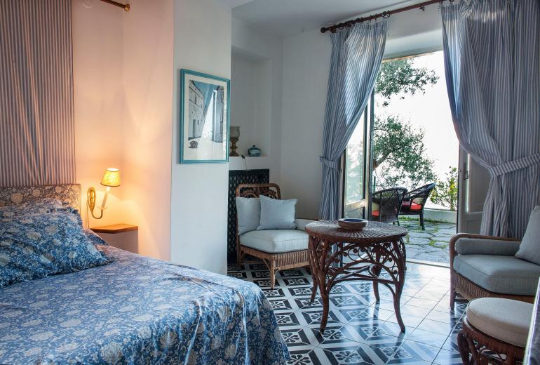 Cam018 - Une Villa aux Vues Imprenables sur l'Île de Capri