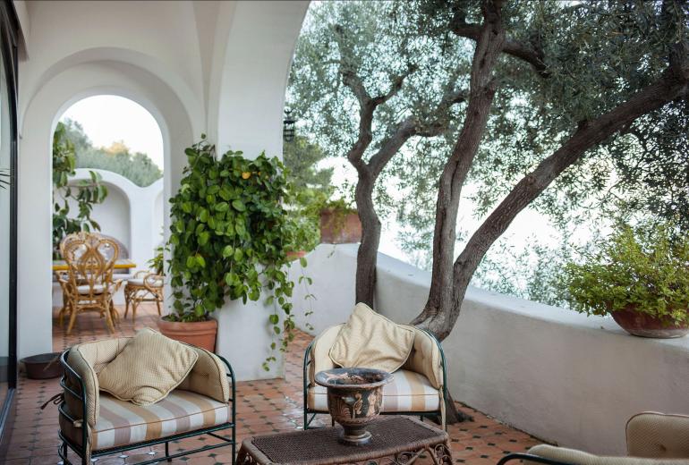 Cam018 - Une Villa aux Vues Imprenables sur l'Île de Capri
