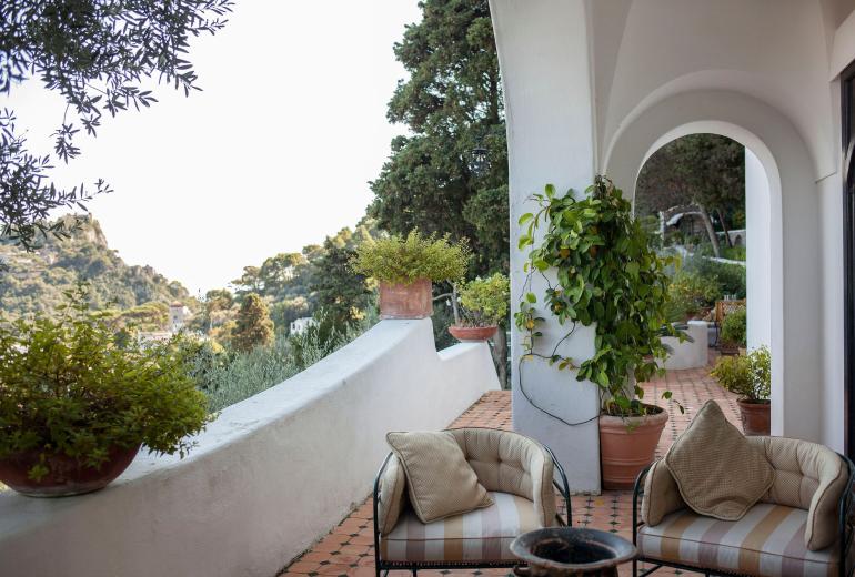 Cam018 - Une Villa aux Vues Imprenables sur l'Île de Capri