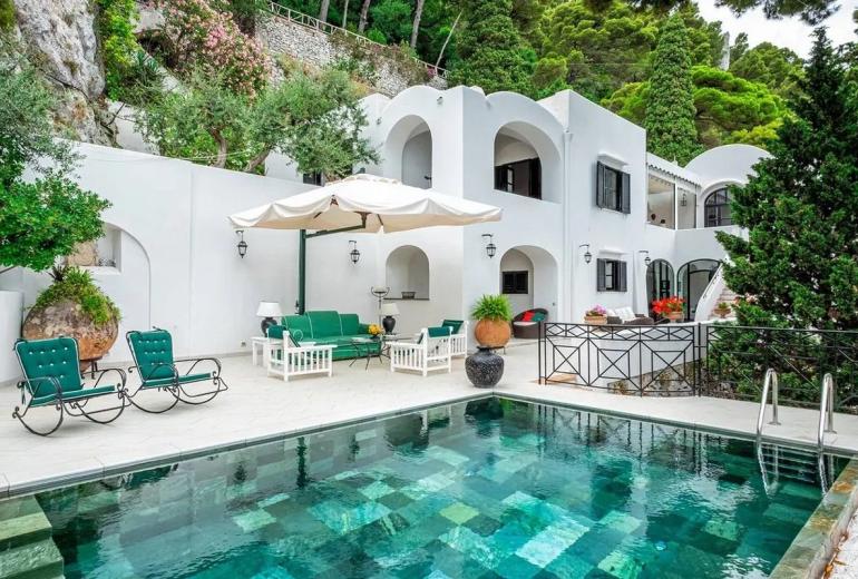 Cam017 - Une Villa avec Piscine sur l'île de Capri