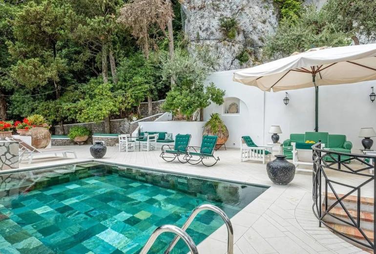 Cam017 - Uma Villa com Piscina na Ilha de Capri