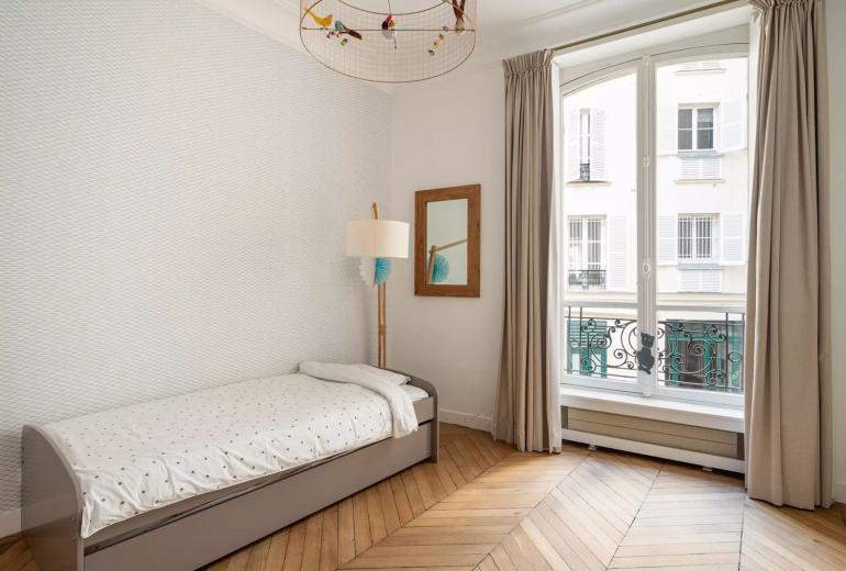 Par032 - Luxury apartment with terrace in Paris 17