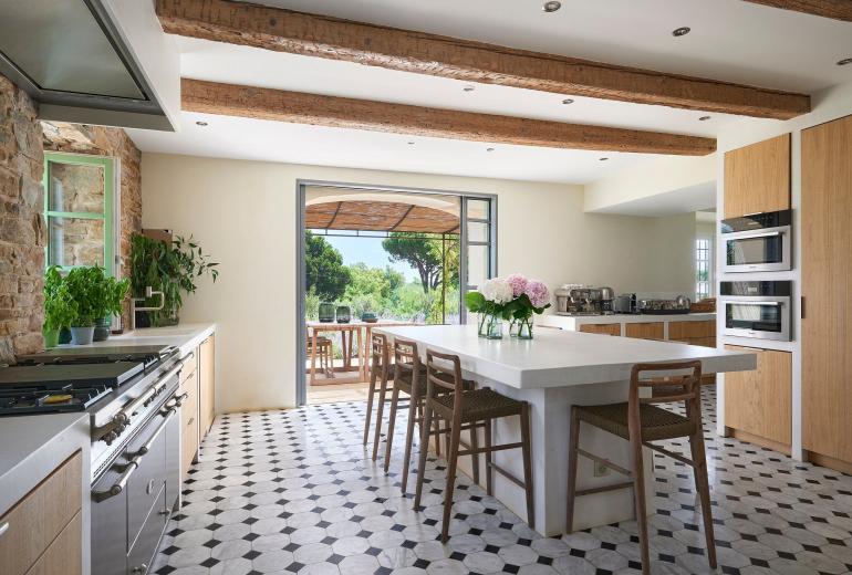Azu002 - A 19th century villa next to Saint-Tropez