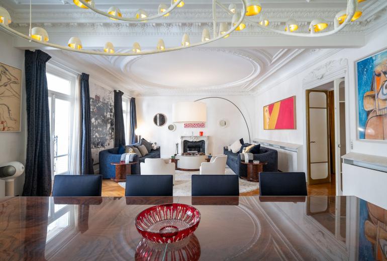 Par097 - Spacious luxury apartment in Paris 8