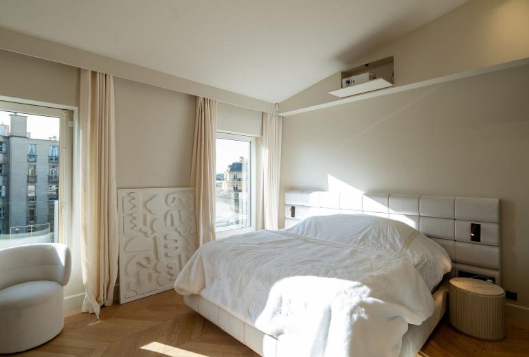Par057 - Breathtaking duplex penthouse in Paris