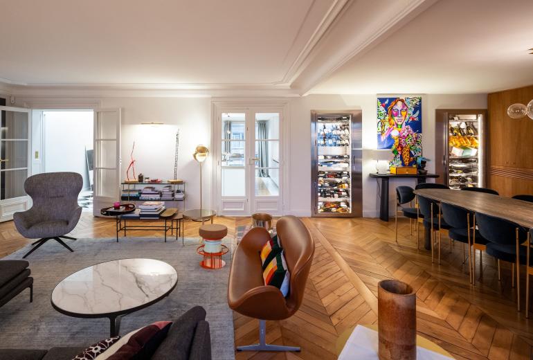 Par064 - Luxury apartment next to Champs Elysées