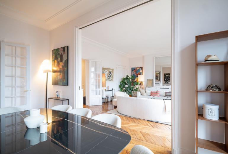 Par102 - Hermoso apartamento estilo Haussmann con una vista despejada de la Torre Eiffel