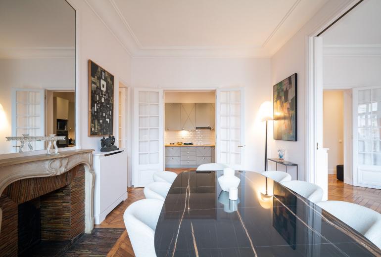 Par102 - Beautiful Haussmann-style apartment with an unobstructed view of the Eiffel Tower