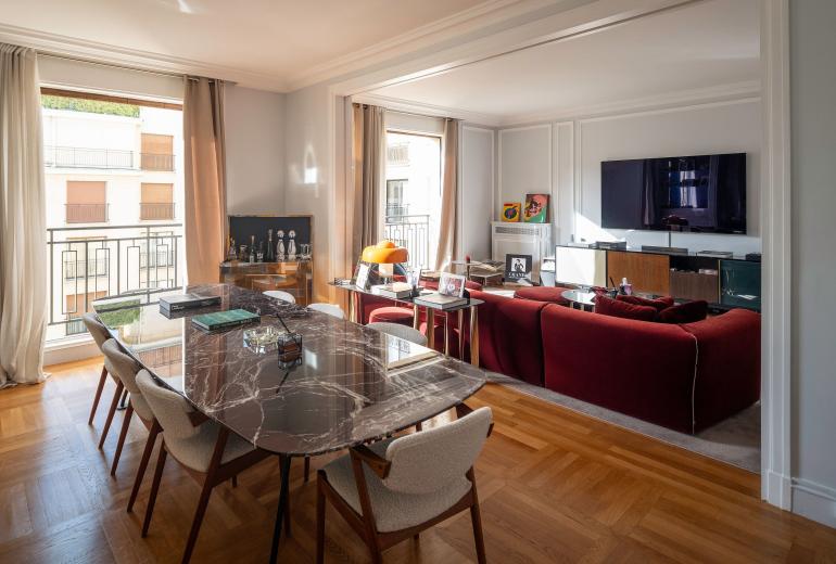 Par107 - Luxury one ensuite bedroom apartment on Avenue Montaigne
