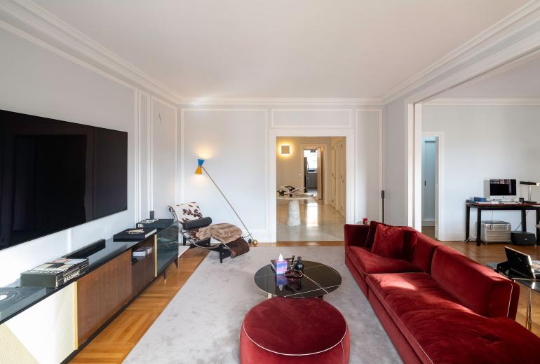 Par107 - Apartamento de luxo com um quarto suíte na Avenida Montaigne.