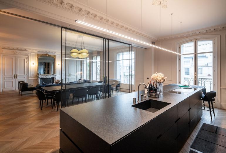 Par047 - Luxurious Duplex on Avenue George V