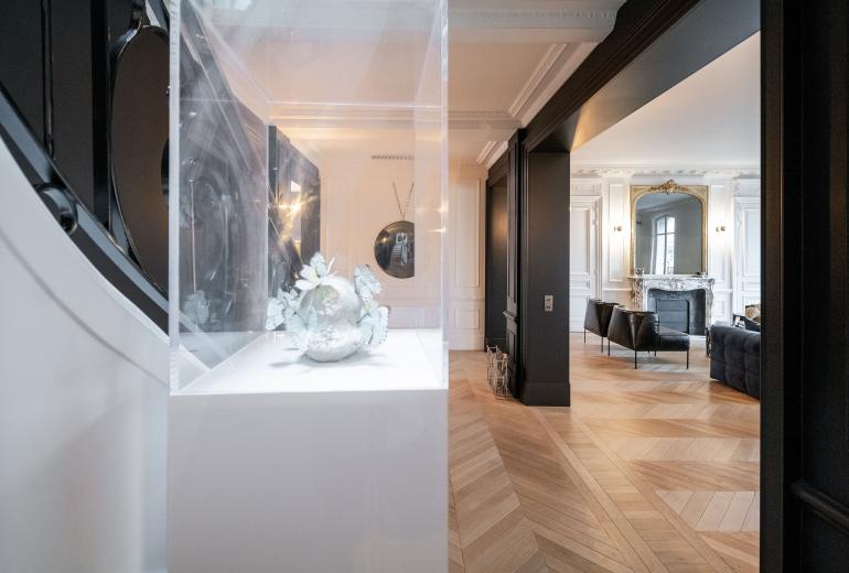 Par047 - Luxurious Duplex on Avenue George V