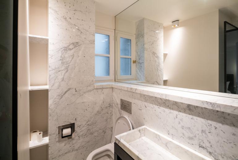 Par047 - Luxurious Duplex on Avenue George V