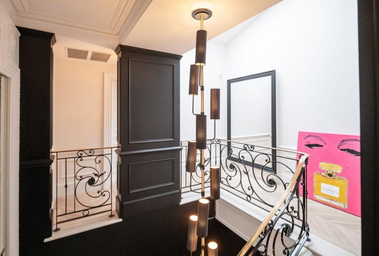 Par047 - Luxurious Duplex on Avenue George V