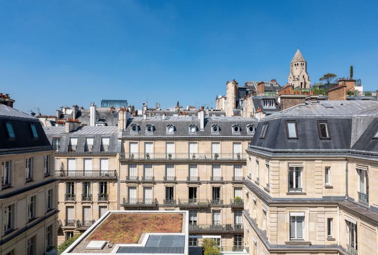 Par047 - Luxurious Duplex on Avenue George V