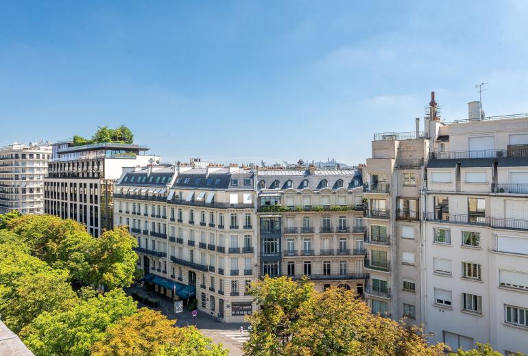 Par047 - Luxurious Duplex on Avenue George V