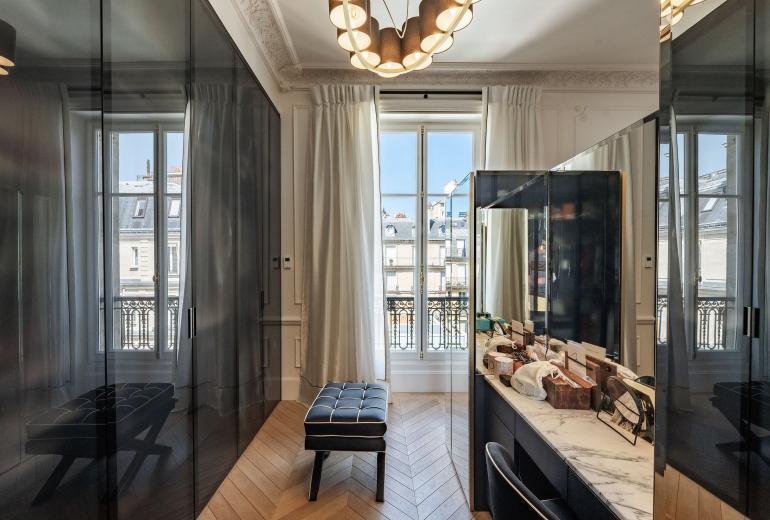 Par047 - Luxurious Duplex on Avenue George V