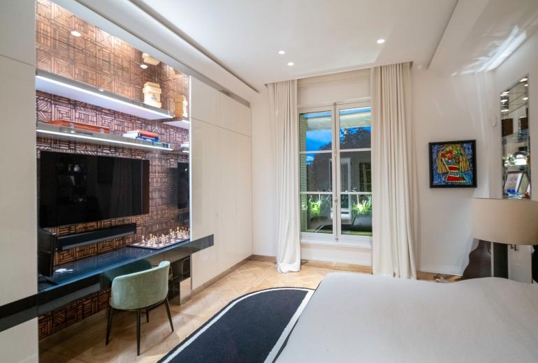 Par091 - Appartement luxueux de 230m² à Invalides