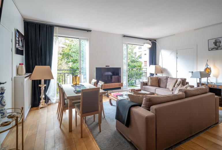 Par113 - Confortável apartamento de 2 quartos na Avenida Montaigne.