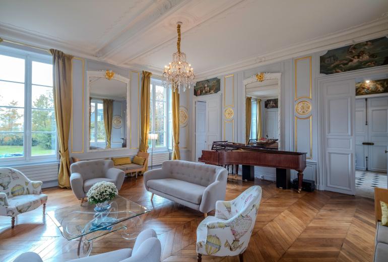 Idf173 - Appartement prestigieux de 3 chambres dans un manoir historique à Noisy-le-Roi.