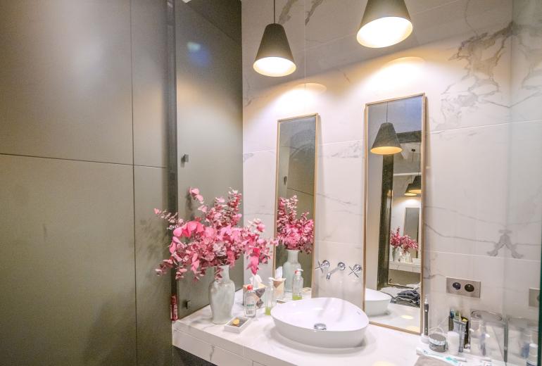 Par087 - Incroyable penthouse parisien avec toit-terrasse