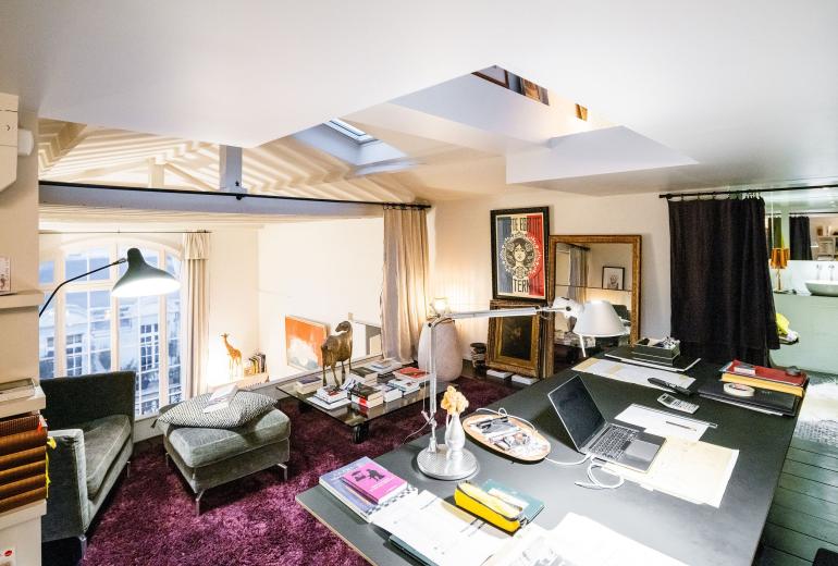Par087 - Incroyable penthouse parisien avec toit-terrasse
