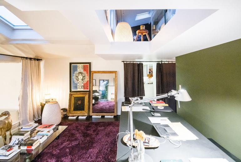Par087 - Incroyable penthouse parisien avec toit-terrasse