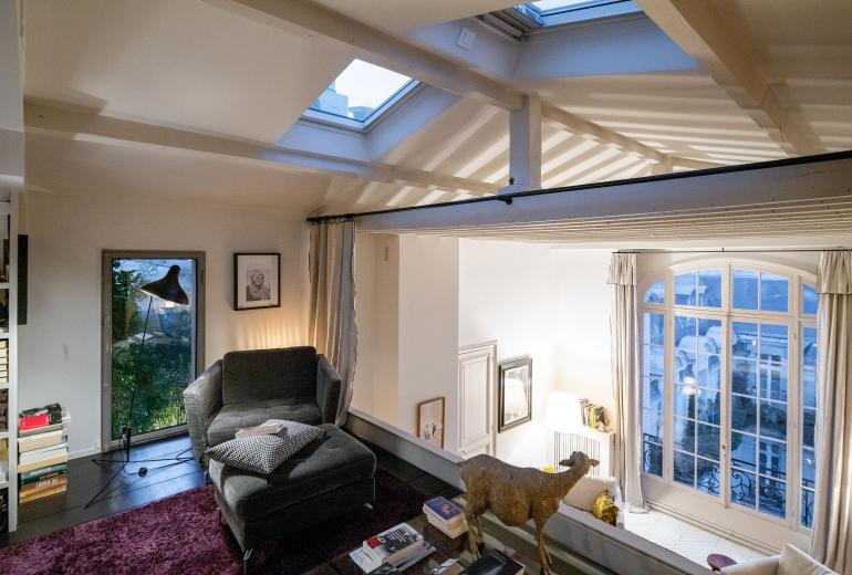Par087 - Incroyable penthouse parisien avec toit-terrasse