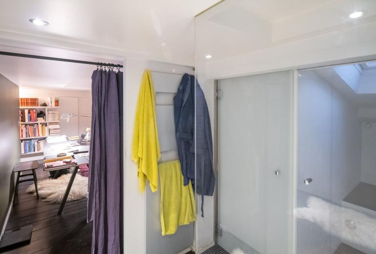 Par087 - Incroyable penthouse parisien avec toit-terrasse