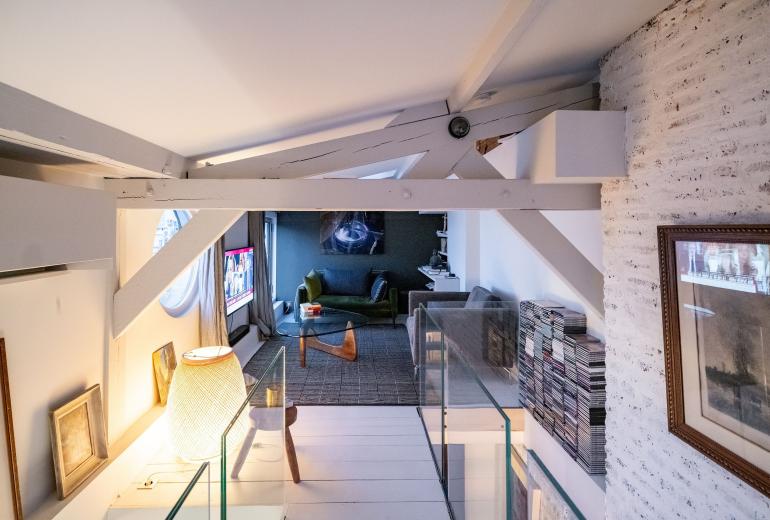 Par087 - Incroyable penthouse parisien avec toit-terrasse