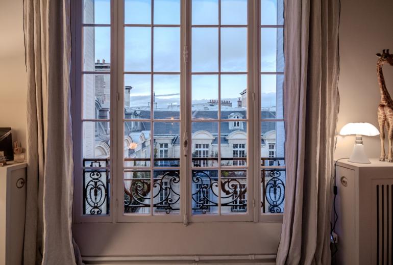 Par087 - Incroyable penthouse parisien avec toit-terrasse