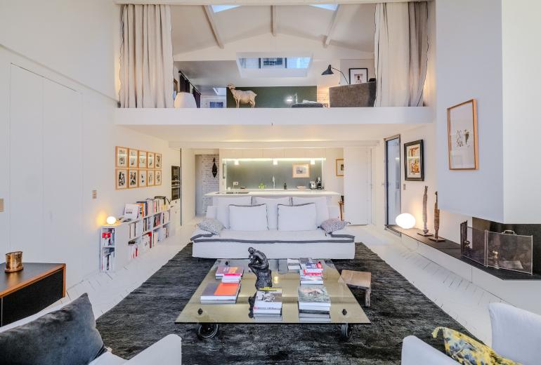 Par087 - Incroyable penthouse parisien avec toit-terrasse