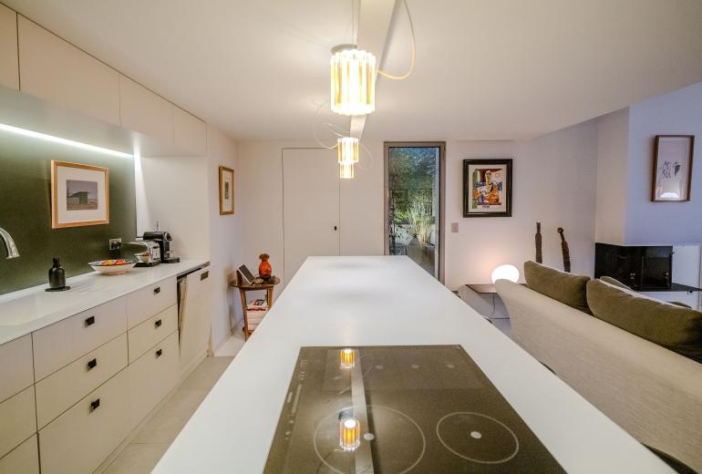 Par087 - Incroyable penthouse parisien avec toit-terrasse